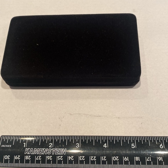 NIB 16” Strand of Faux mini pearls in velvet gift box - Picture 4 of 4